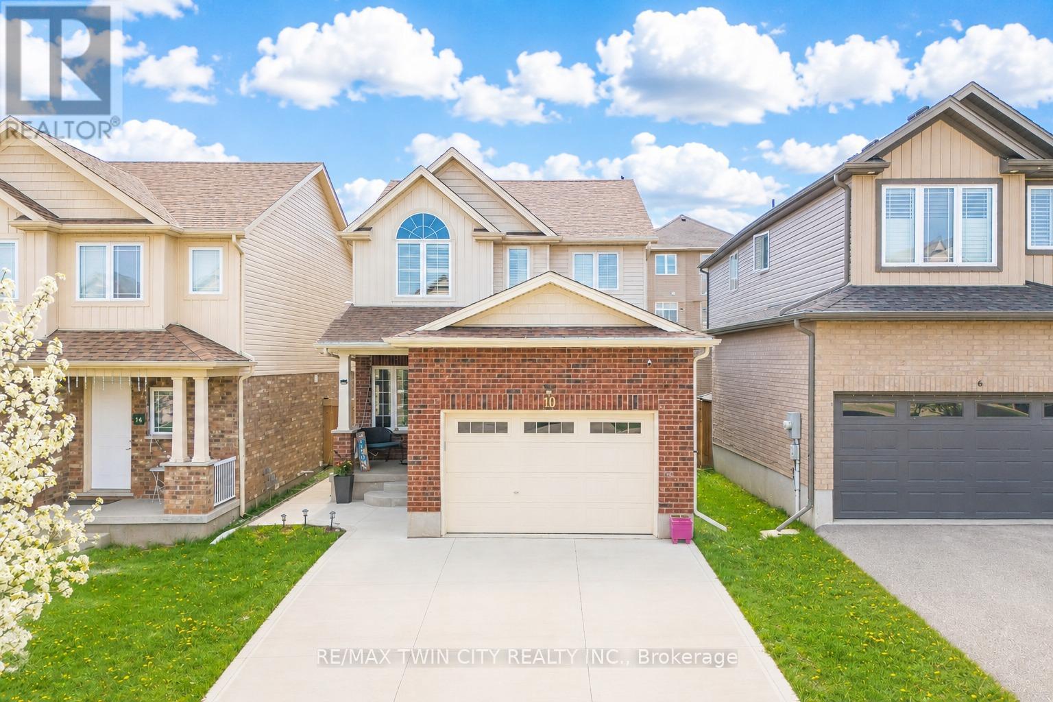 MLS® listing #29718234 for sale located at 10 SANDYBAY AVENUE