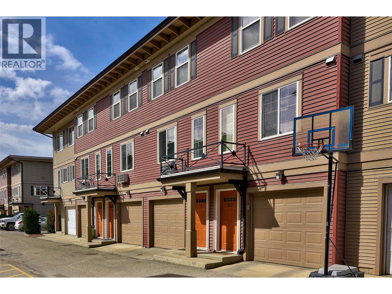 MLS® listing #29720087 for sale located at 1970 Braeview Place Unit# 49