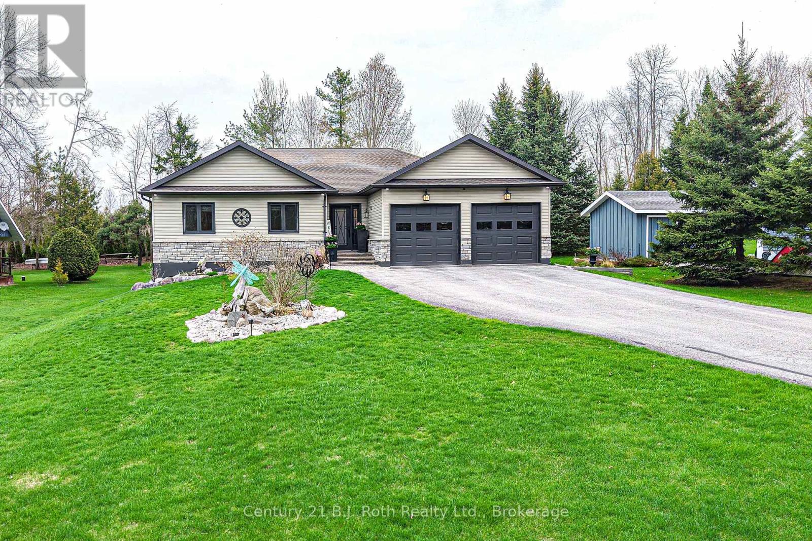 MLS® listing #29720973 for sale located at 3577 PETER STREET