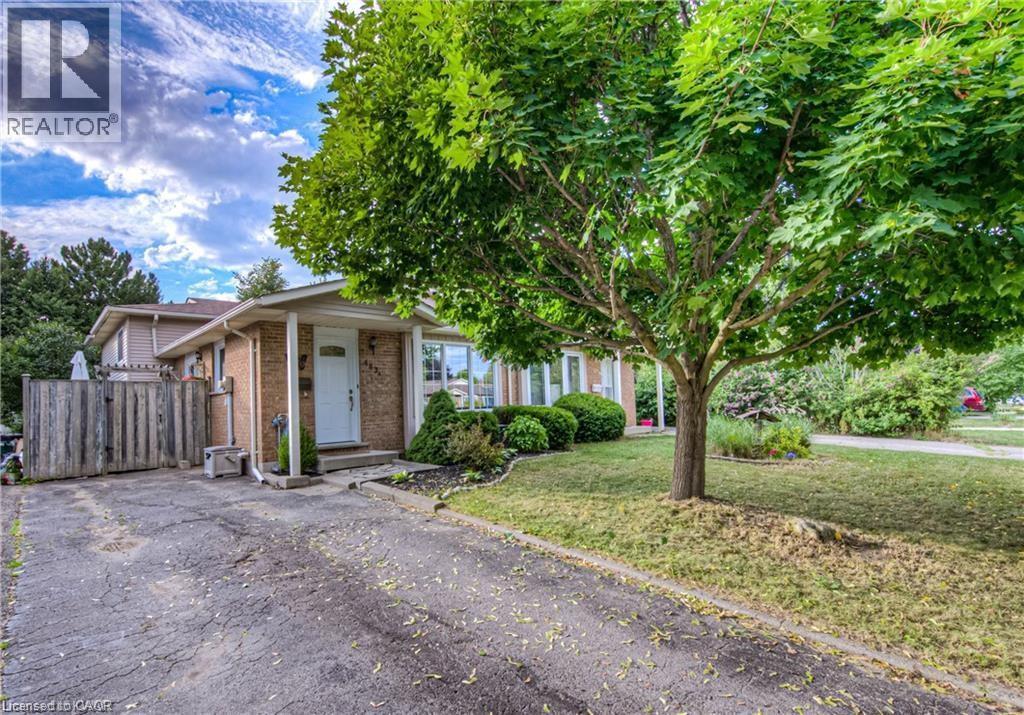 MLS® listing #29721089 for sale located at 483 KINGSCOURT Drive Unit# A