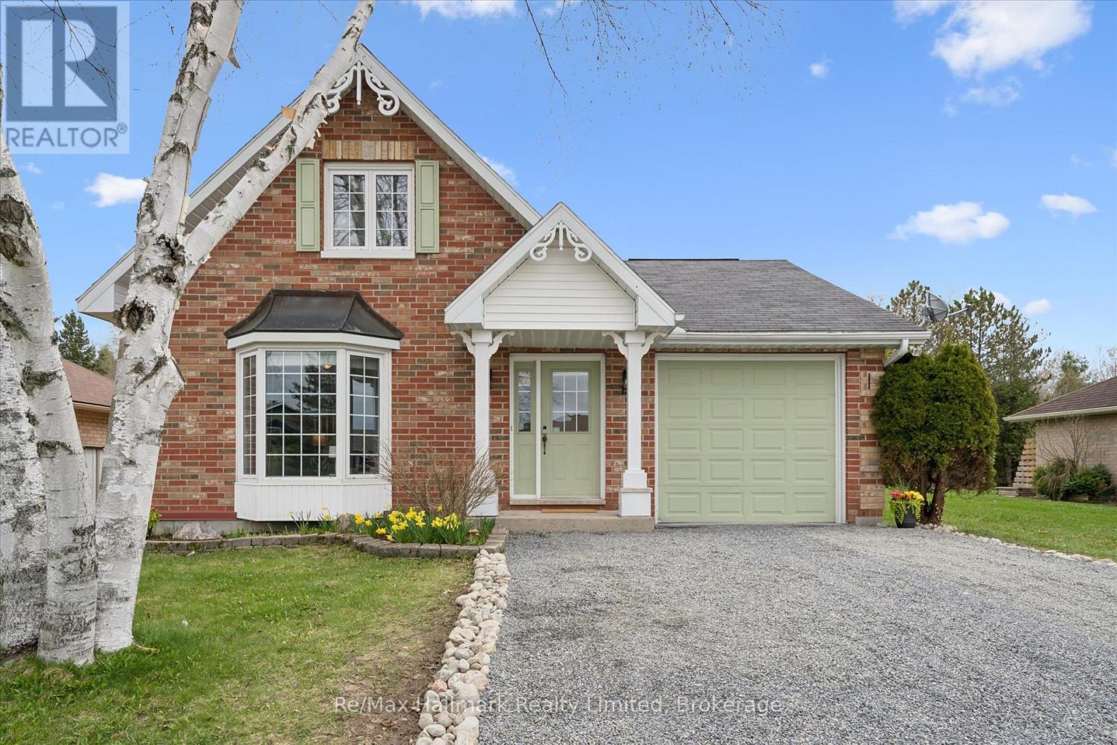 MLS® listing #29721541 for sale located at 139 MILTON STREET