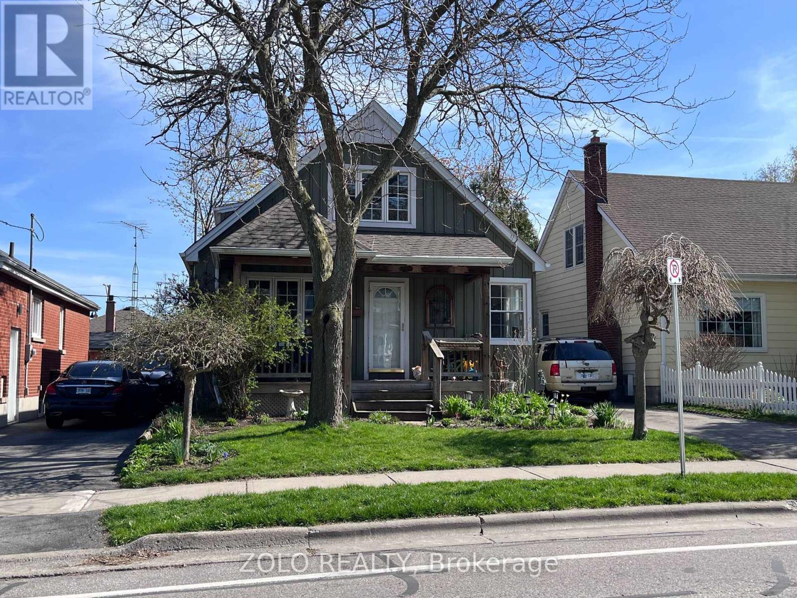 MLS® listing #29721654 for sale located at 369 ATHOL STREET E