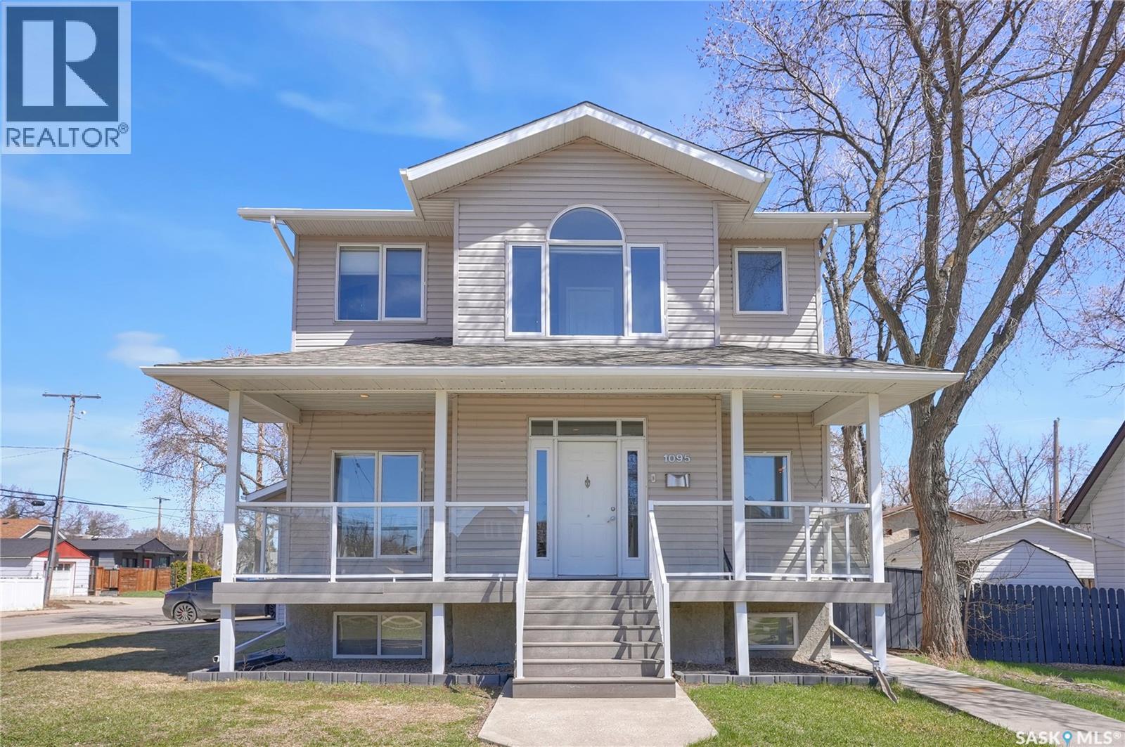 MLS® listing #29721868 for sale located at 1095 6th AVENUE NW