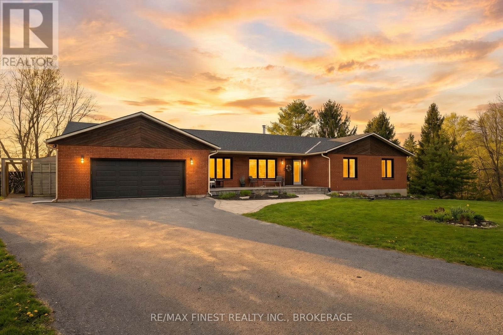 MLS® listing #29722013 for sale located at 3010 LAKEFIELD DRIVE