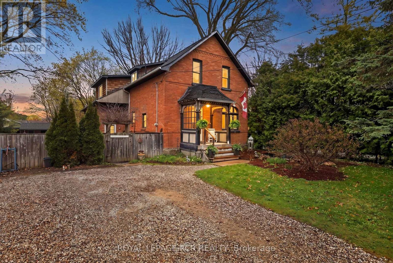 MLS® listing #29722380 for sale located at 20 PROSPECT STREET
