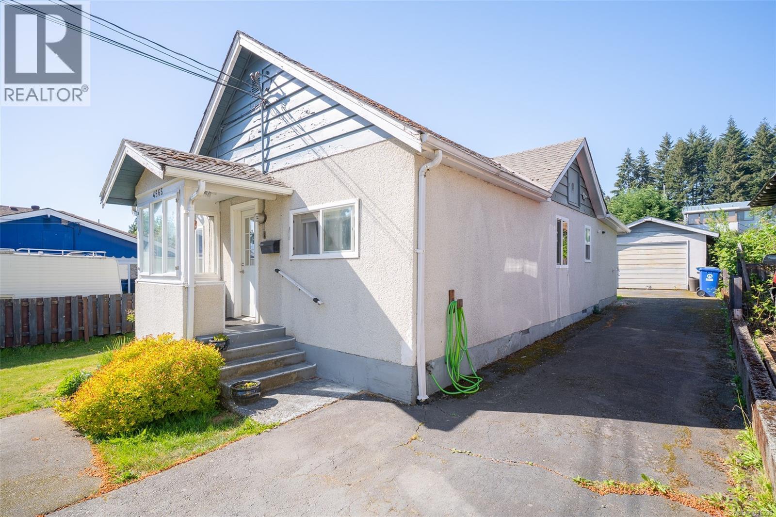 MLS® listing #29724709 for sale located at 4565 Lathom Rd