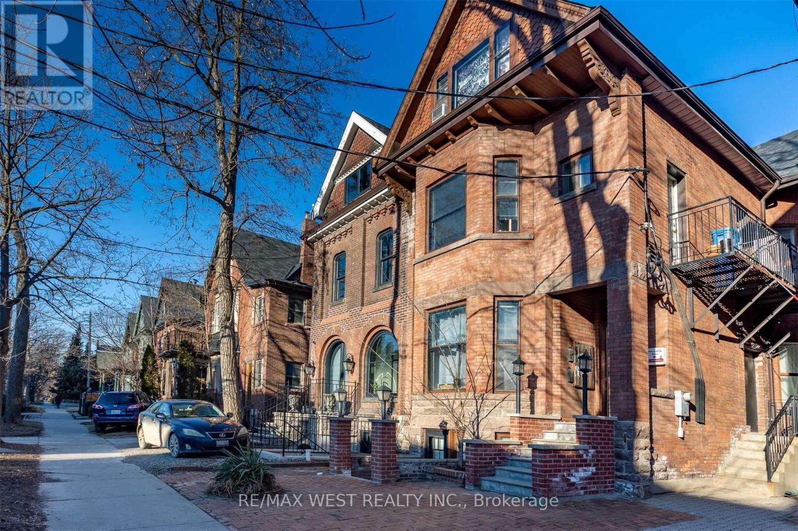 MLS® listing #29725099 for sale located at 125 MADISON AVENUE