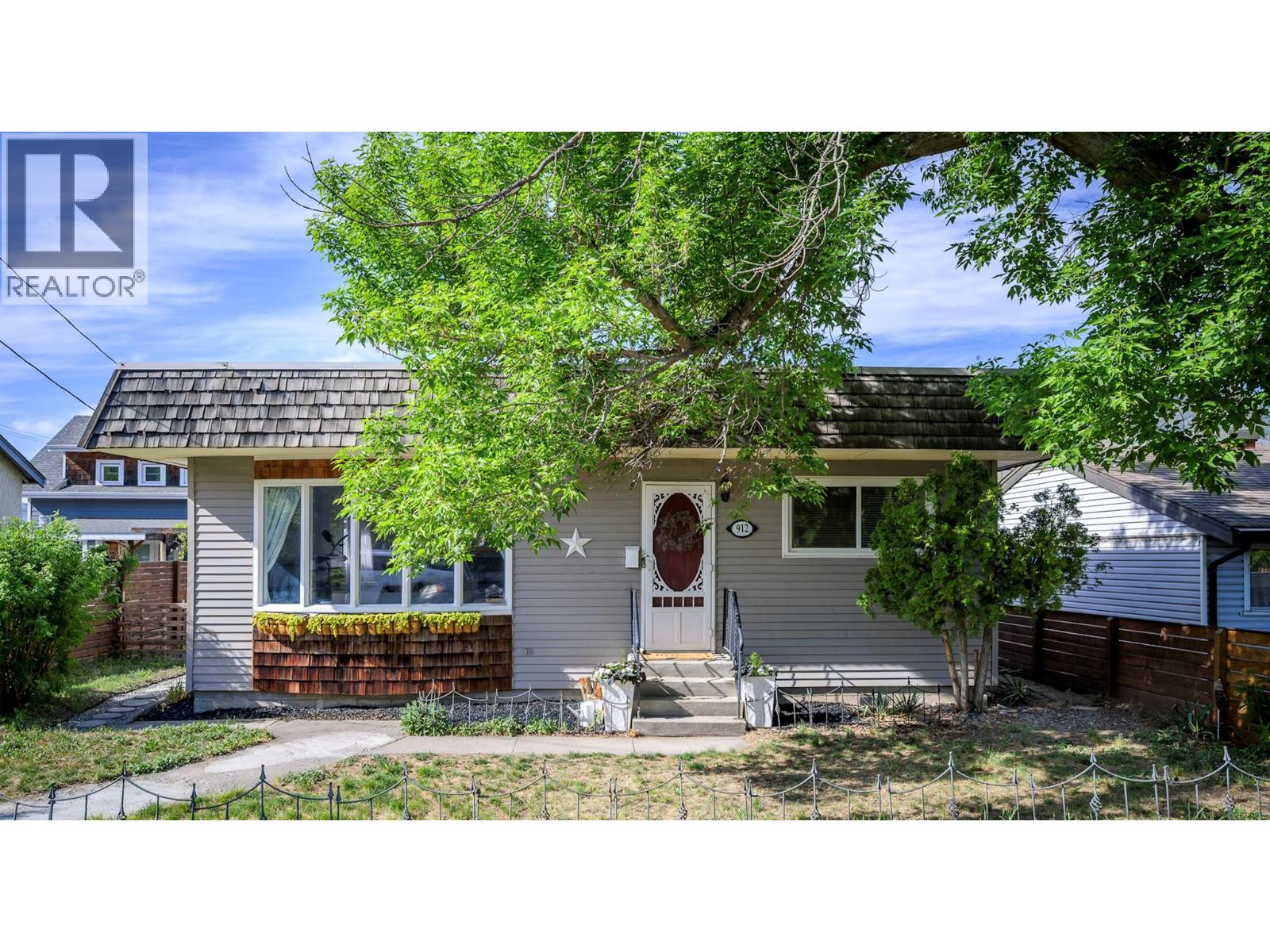MLS® listing #29726697 for sale located at 912 St Paul Street