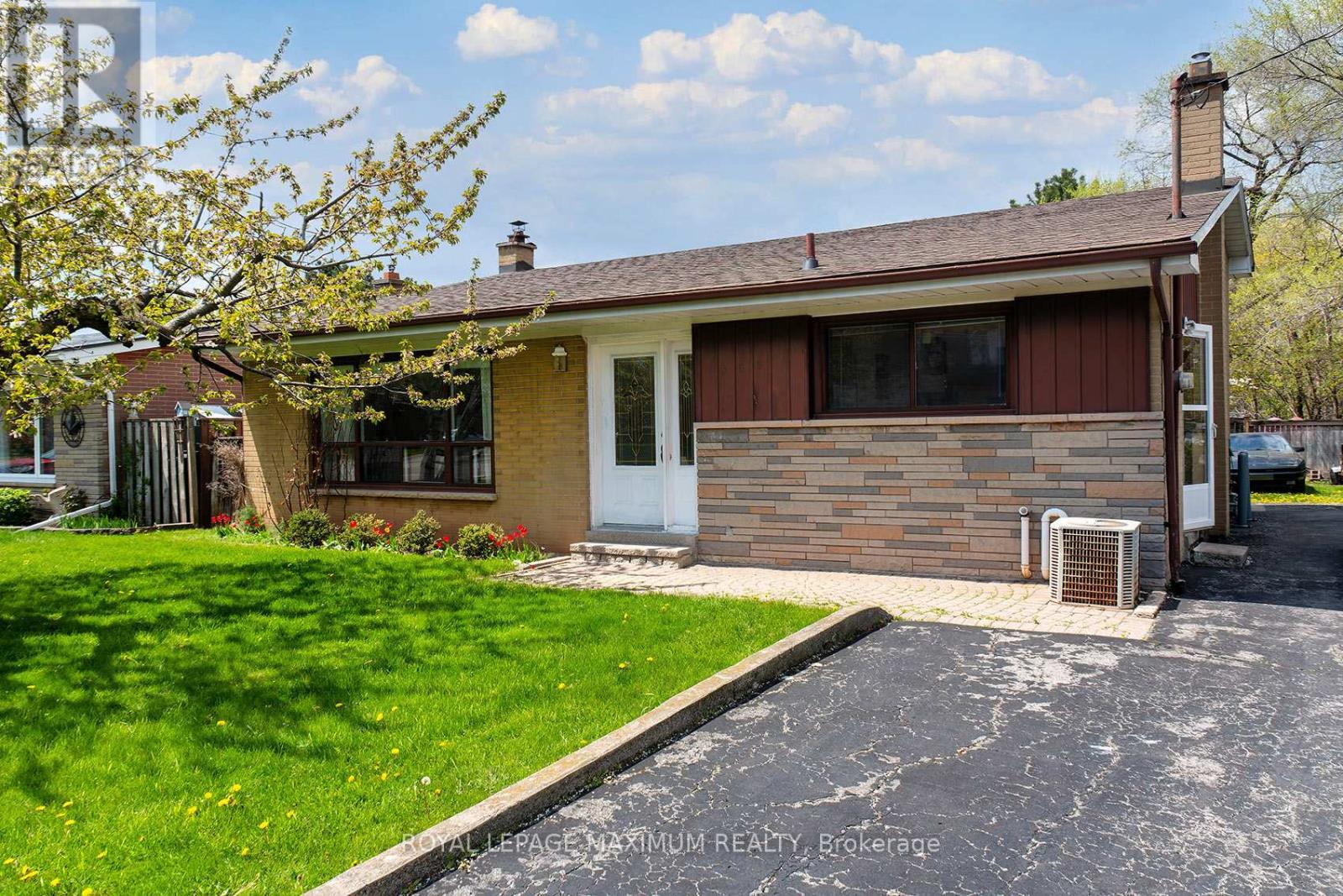 MLS® listing #29727789 for sale located at 565 PINEGROVE ROAD