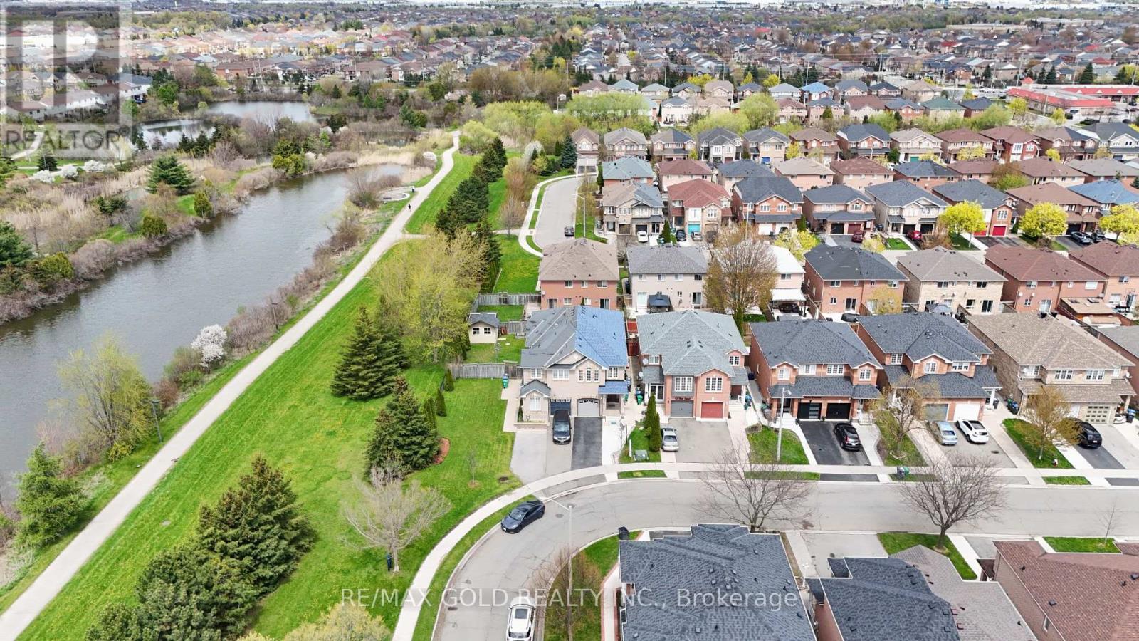MLS® listing #29727791 for sale located at 44 BAHA CRESCENT