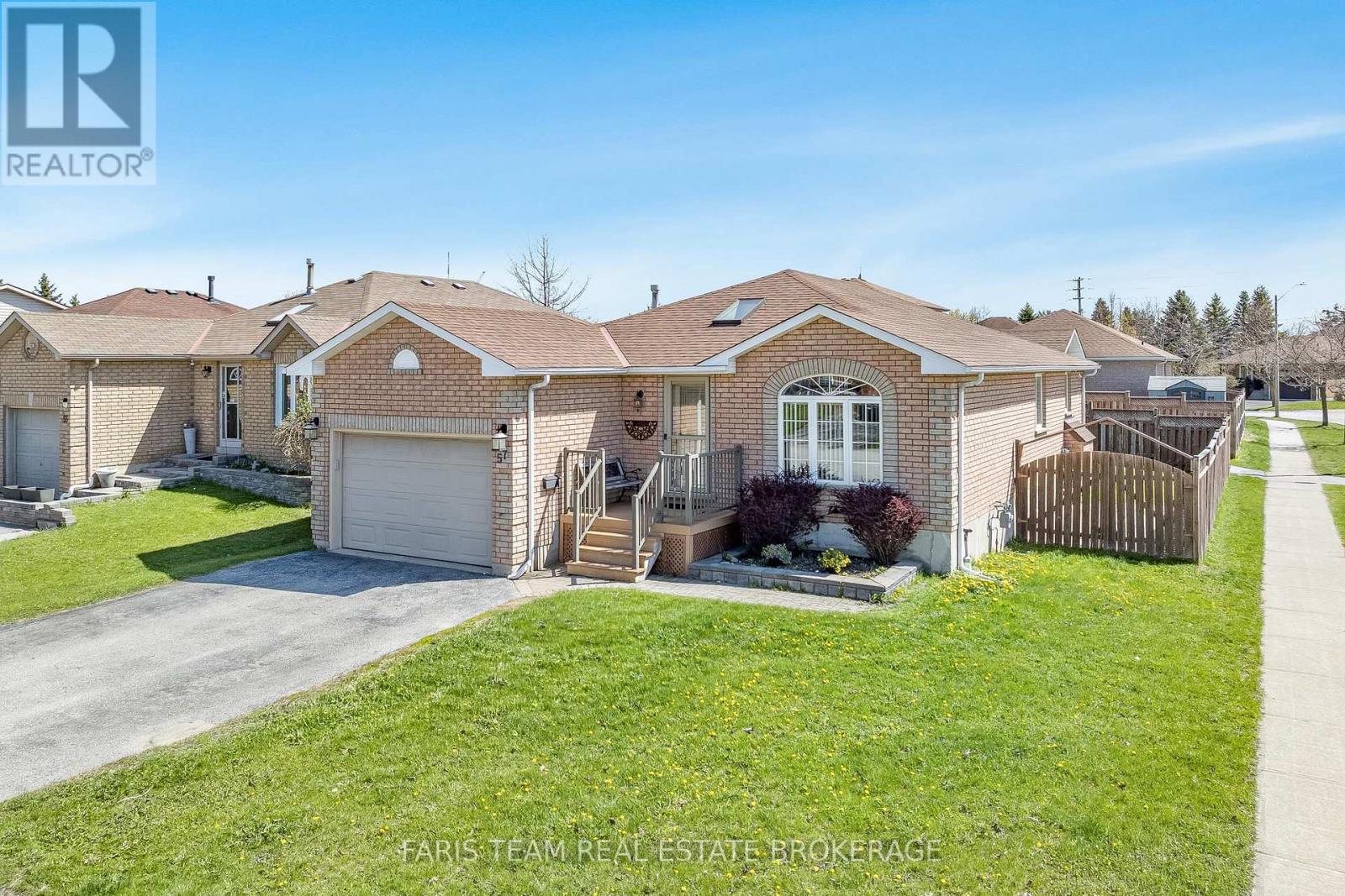MLS® listing #29727929 for sale located at 57 WESSENGER DRIVE