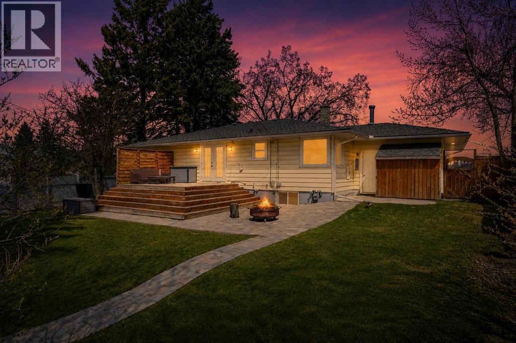 MLS® listing #29727967 for sale located at 3003 25 Street SW