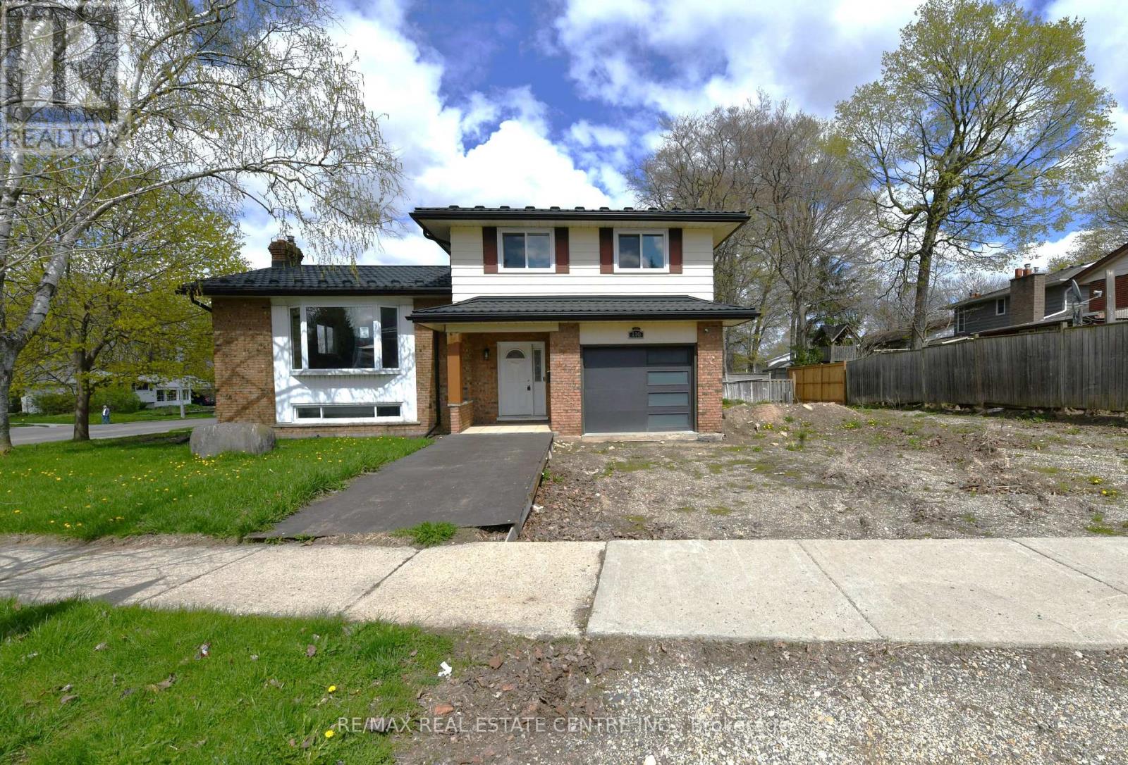 MLS® listing #29728450 for sale located at 110 SILVERSPRING CRESCENT