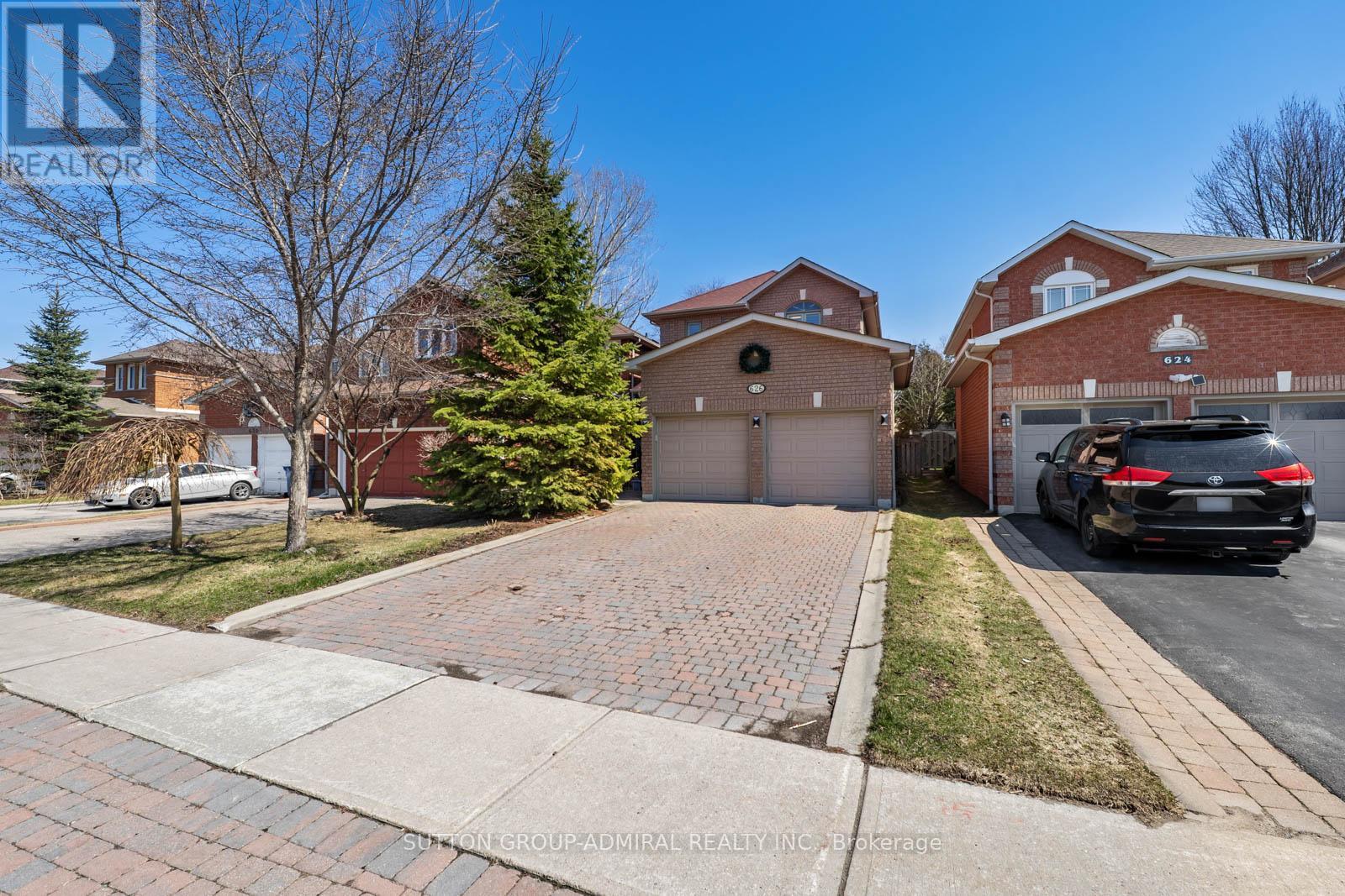 MLS® listing #29728597 for sale located at 626 COLLEGE MANOR DRIVE