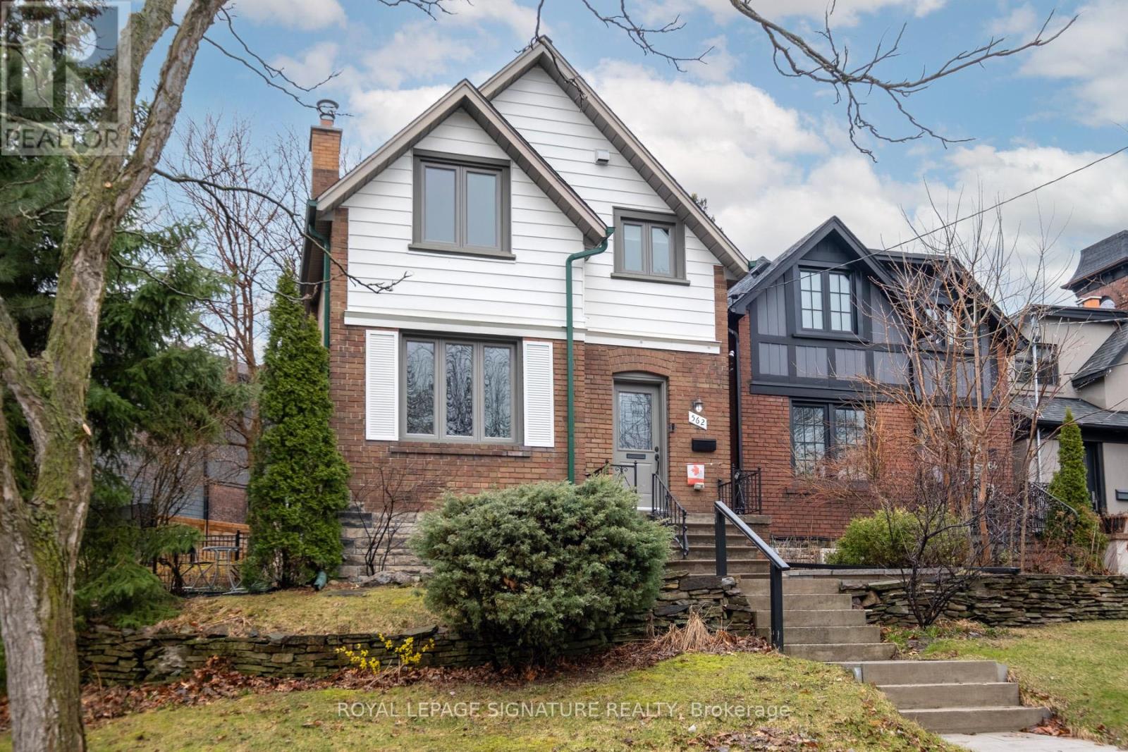 MLS® listing #29728648 for sale located at 562 INDIAN ROAD