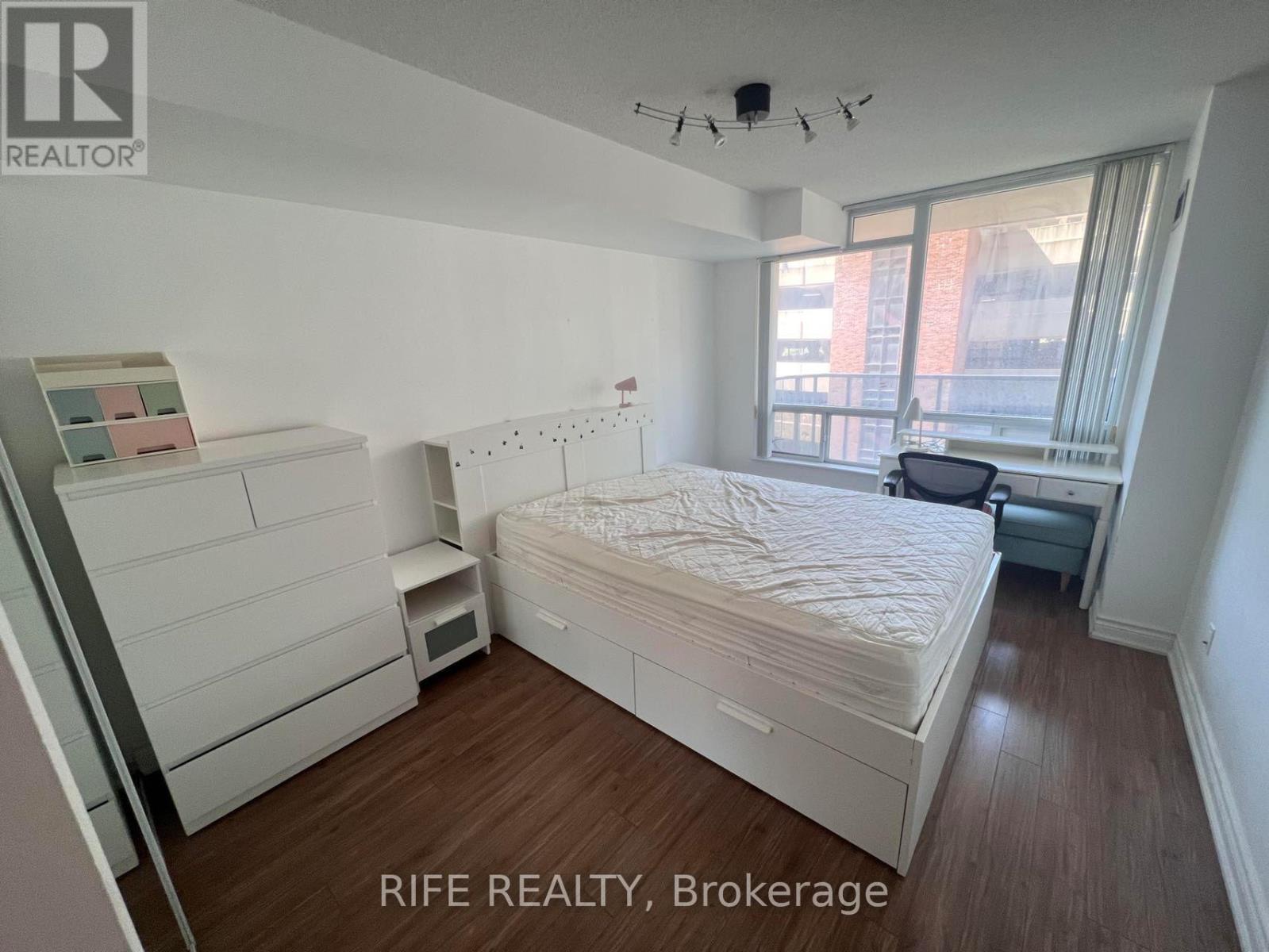 MLS® listing #29729196 for sale located at 707 - 750 BAY STREET