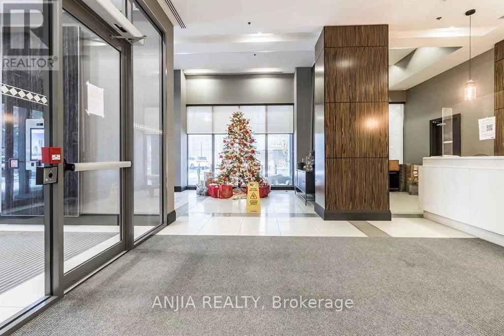 MLS® listing #29729197 for sale located at 1112 - 19 GRAND TRUNK CRESCENT