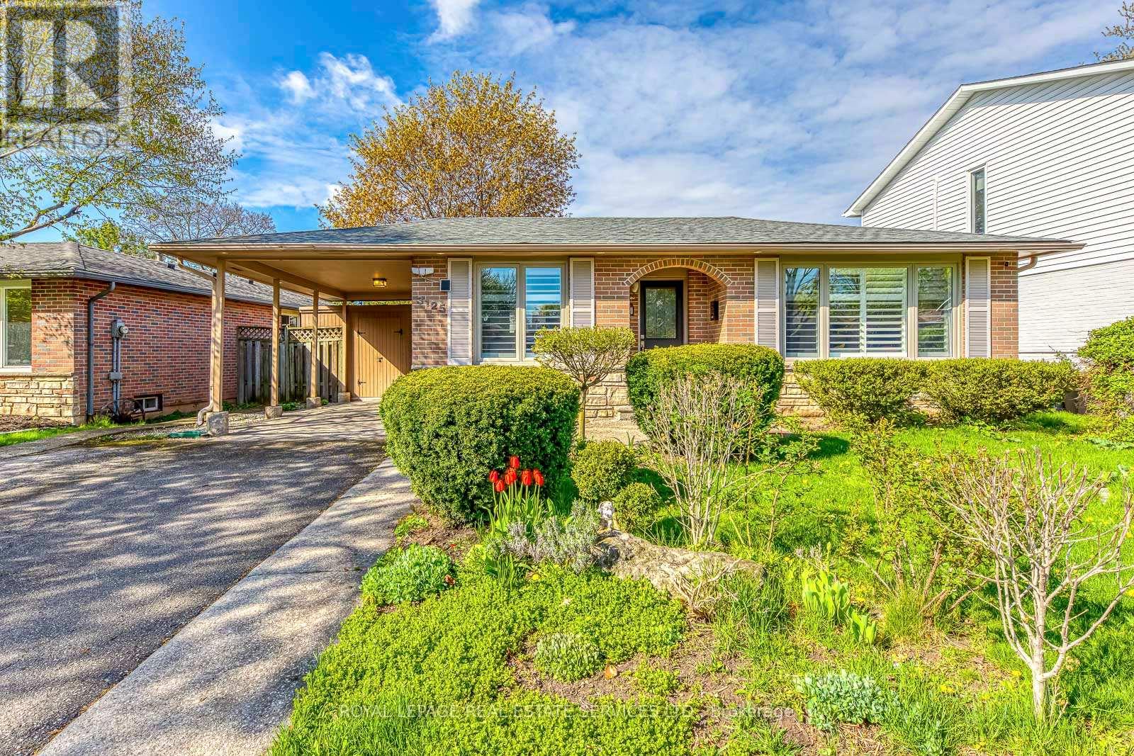 MLS® listing #29729298 for sale located at 3125 CENTENNIAL DRIVE