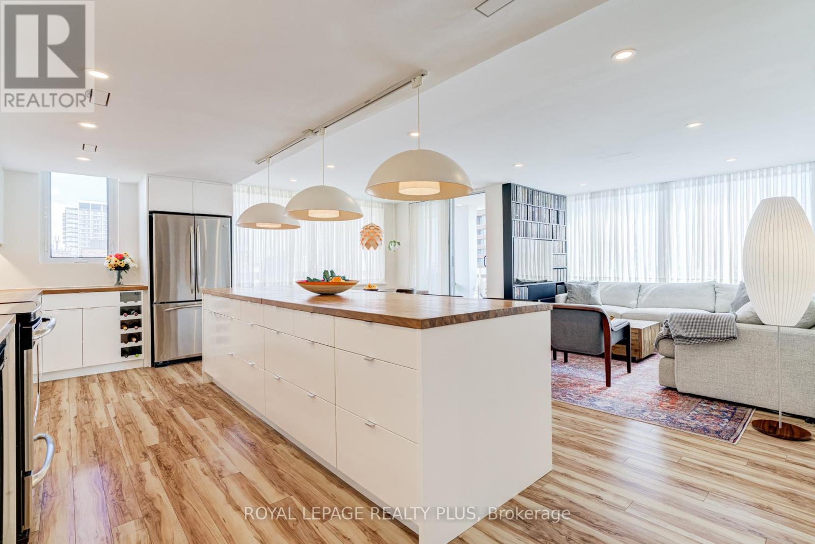 MLS® listing #29729367 for sale located at 1204 - 39 STAVEBANK ROAD