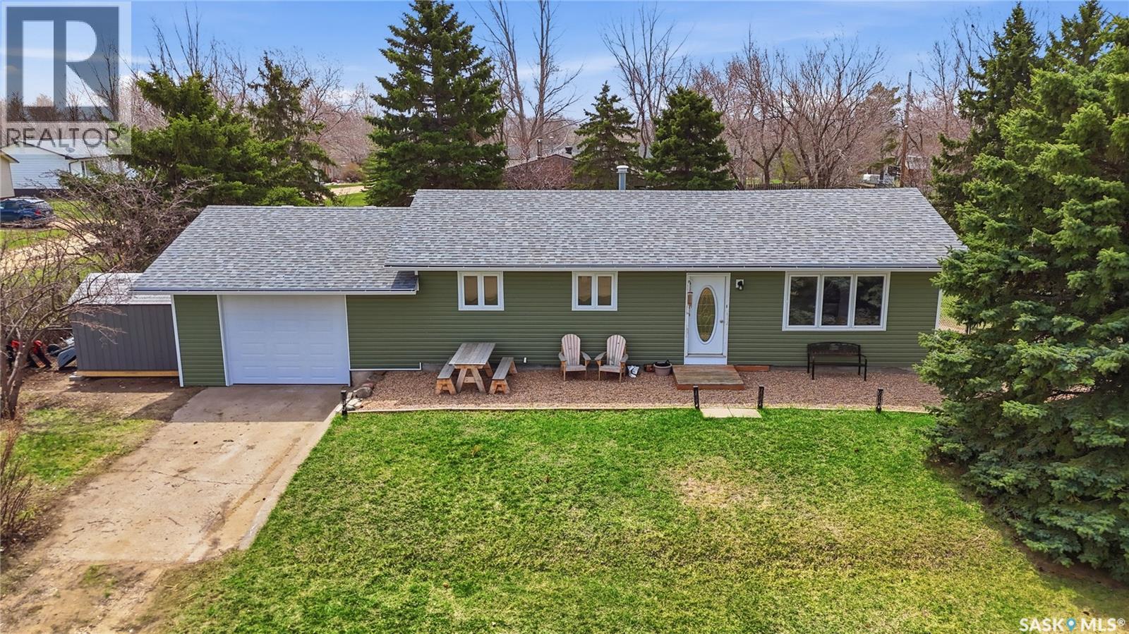 MLS® listing #29729569 for sale located at 329 1st AVENUE E