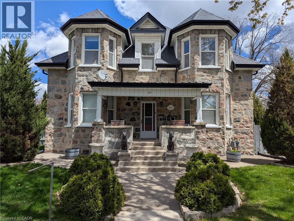MLS® listing #29729684 for sale located at 221 DUNDAS Street N Unit# 3