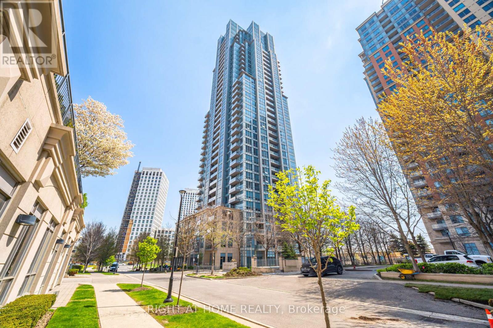MLS® listing #29730219 for sale located at 307 - 15 VIKING LANE
