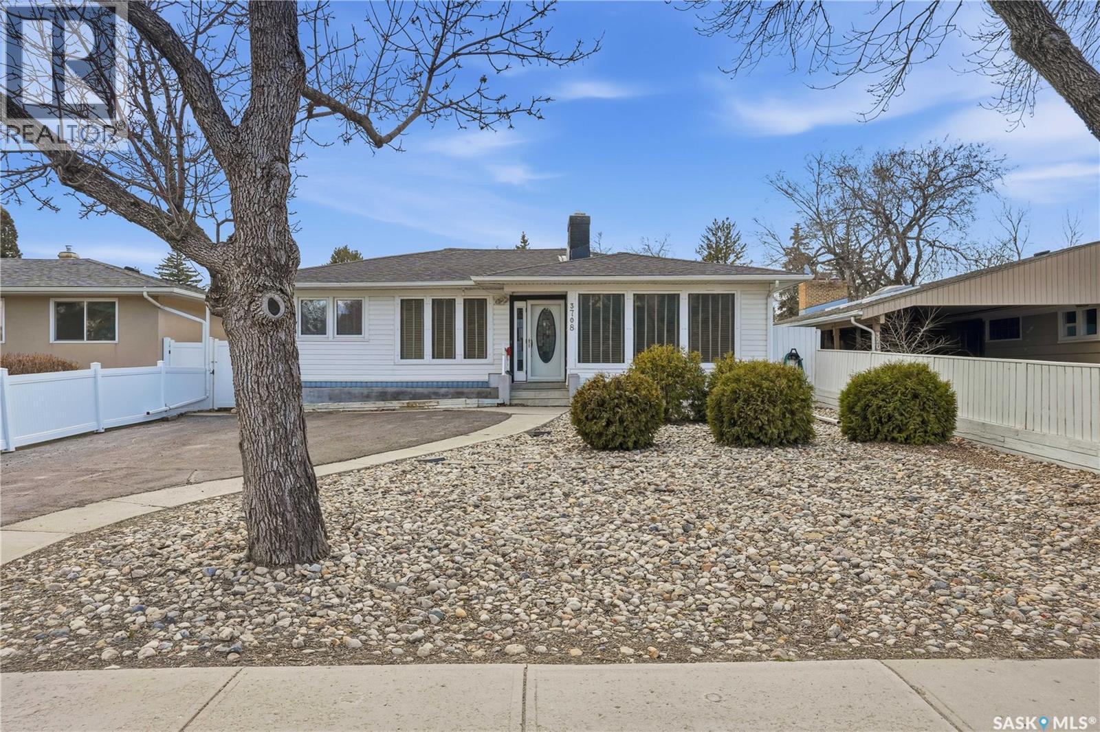 MLS® listing #29730531 for sale located at 3708 Albert STREET