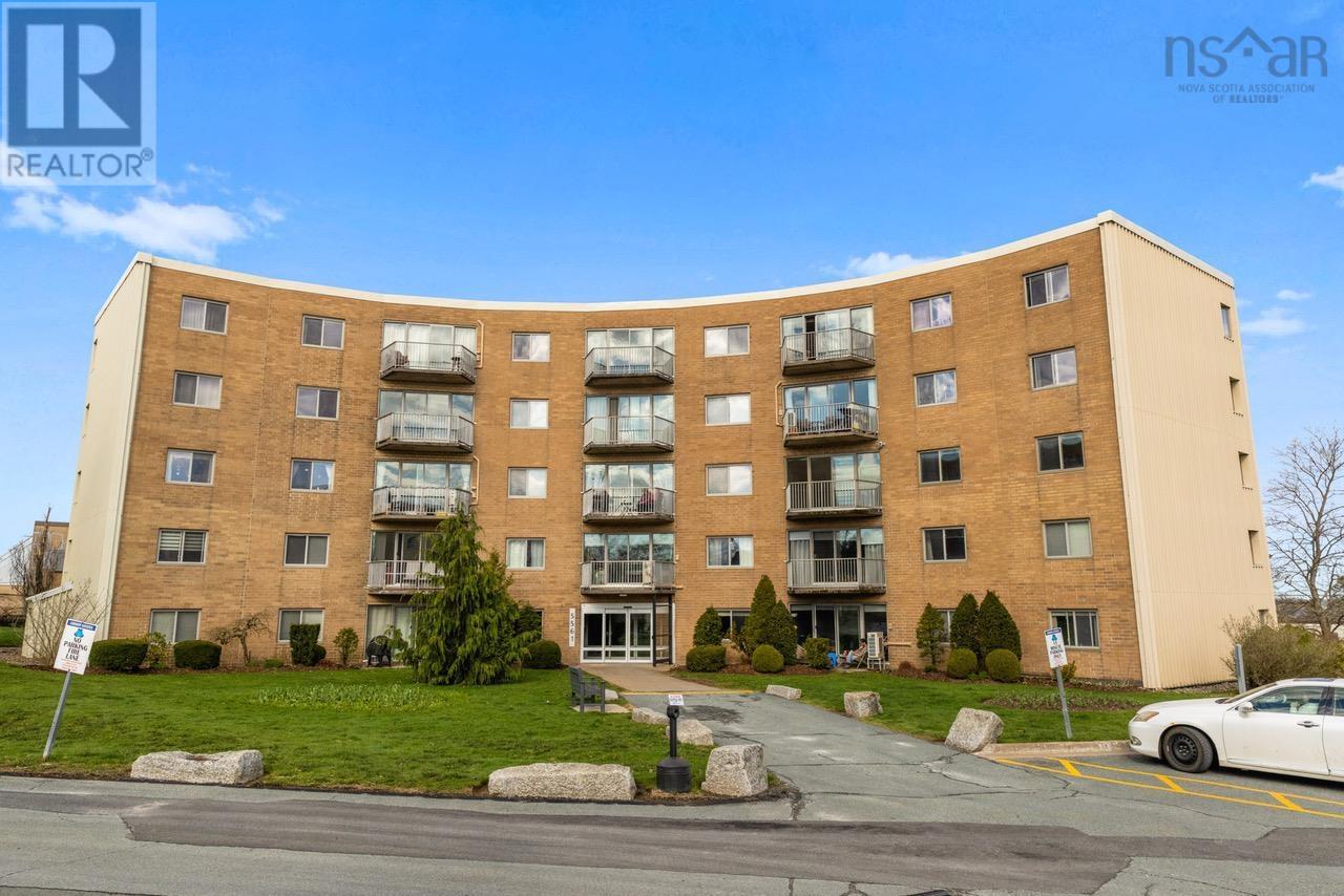 MLS® listing #29730548 for sale located at 205 5561 Heatherwood Court