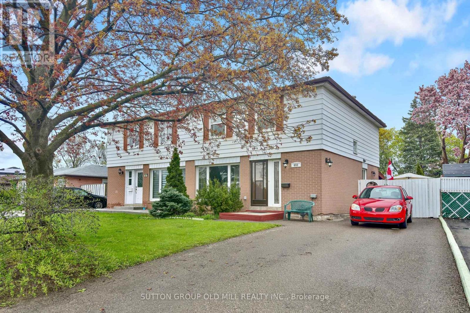 MLS® listing #29731103 for sale located at 659 BALMORAL DRIVE