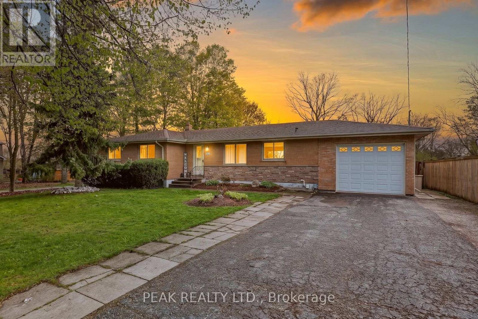 MLS® listing #29731610 for sale located at 269 ROBINSON STREET