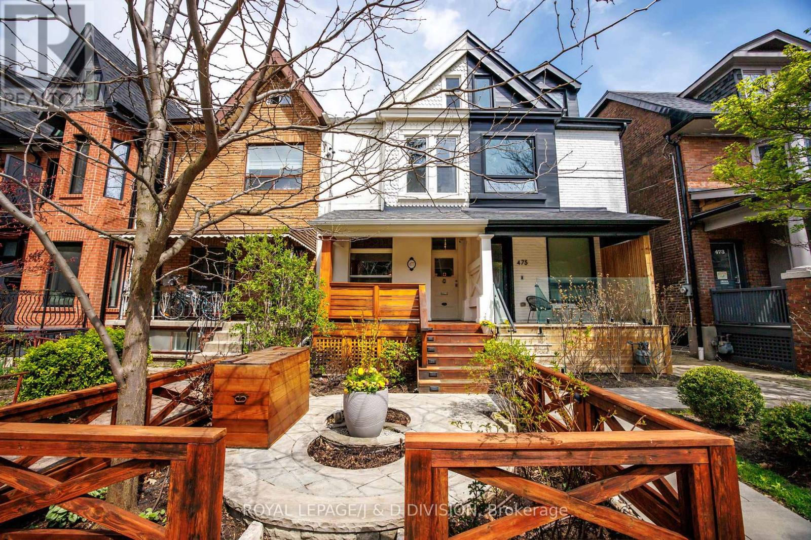 MLS® listing #29733273 for sale located at 477 ROXTON ROAD