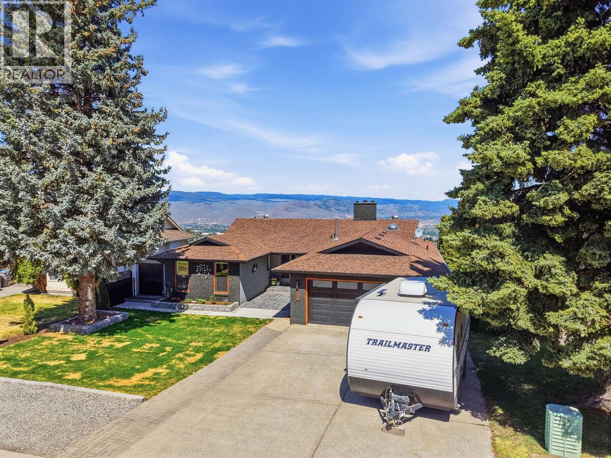 MLS® listing #29733951 for sale located at 420 Gleneagles Drive