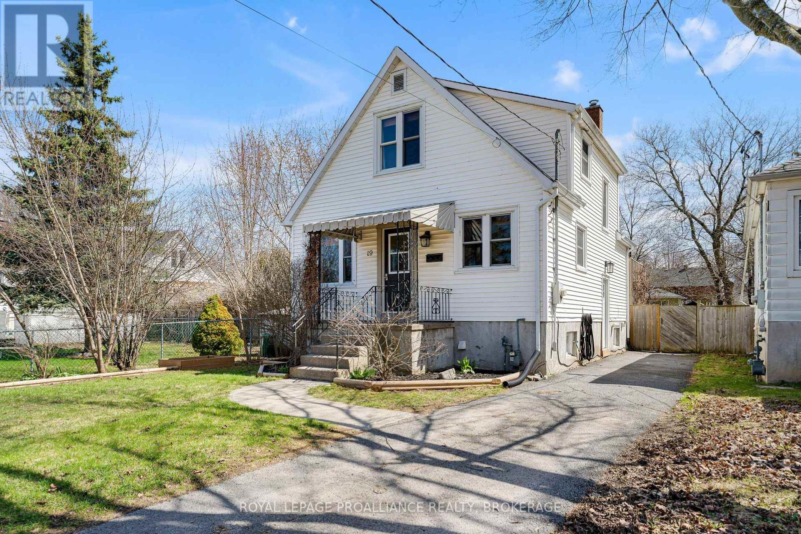 MLS® listing #29737074 for sale located at 19 WESTDALE AVENUE