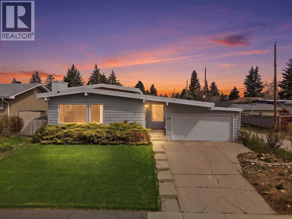 MLS® listing #29737125 for sale located at 6107 Longmoor Way SW