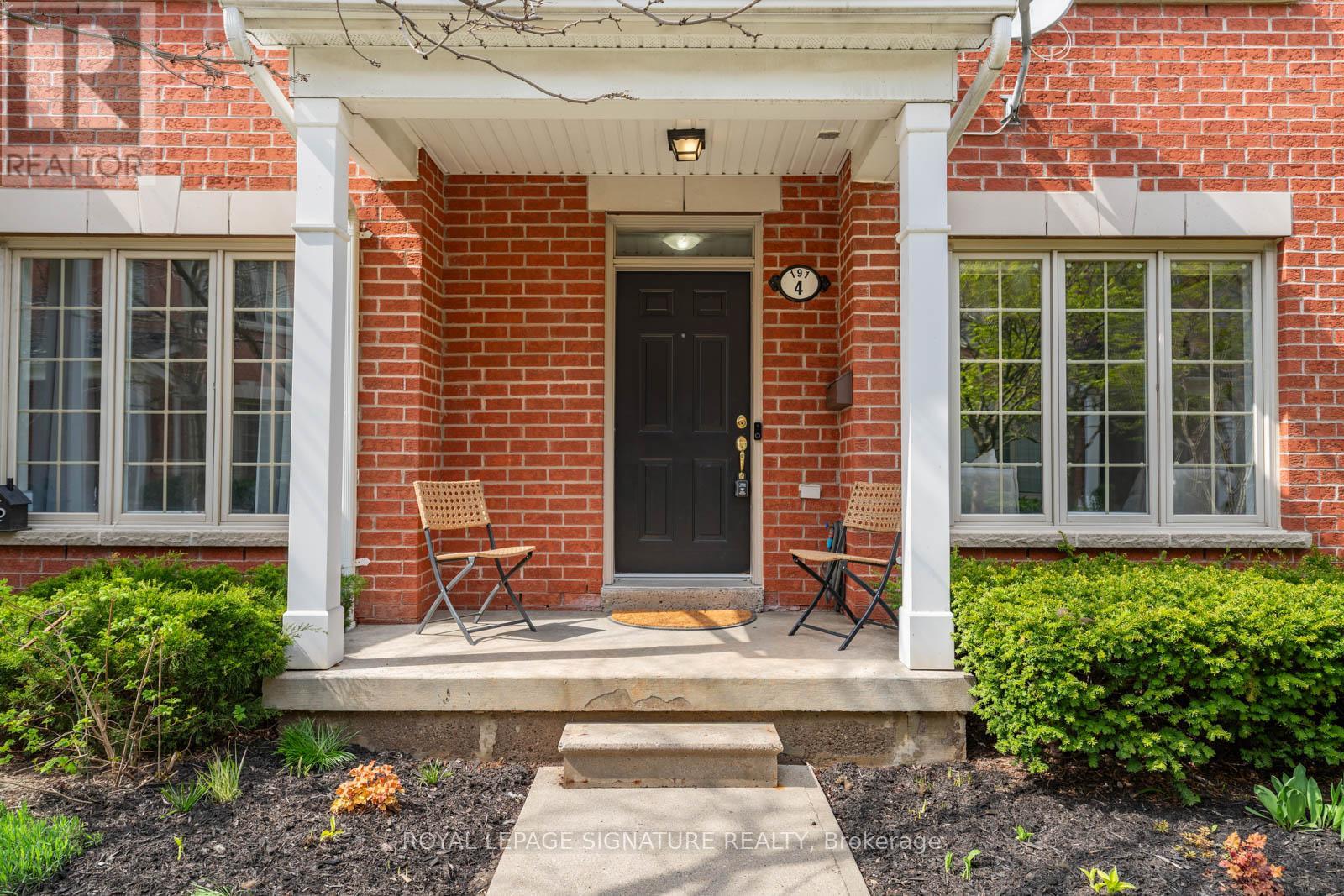 MLS® listing #29737411 for sale located at 4 - 191 TWELFTH STREET
