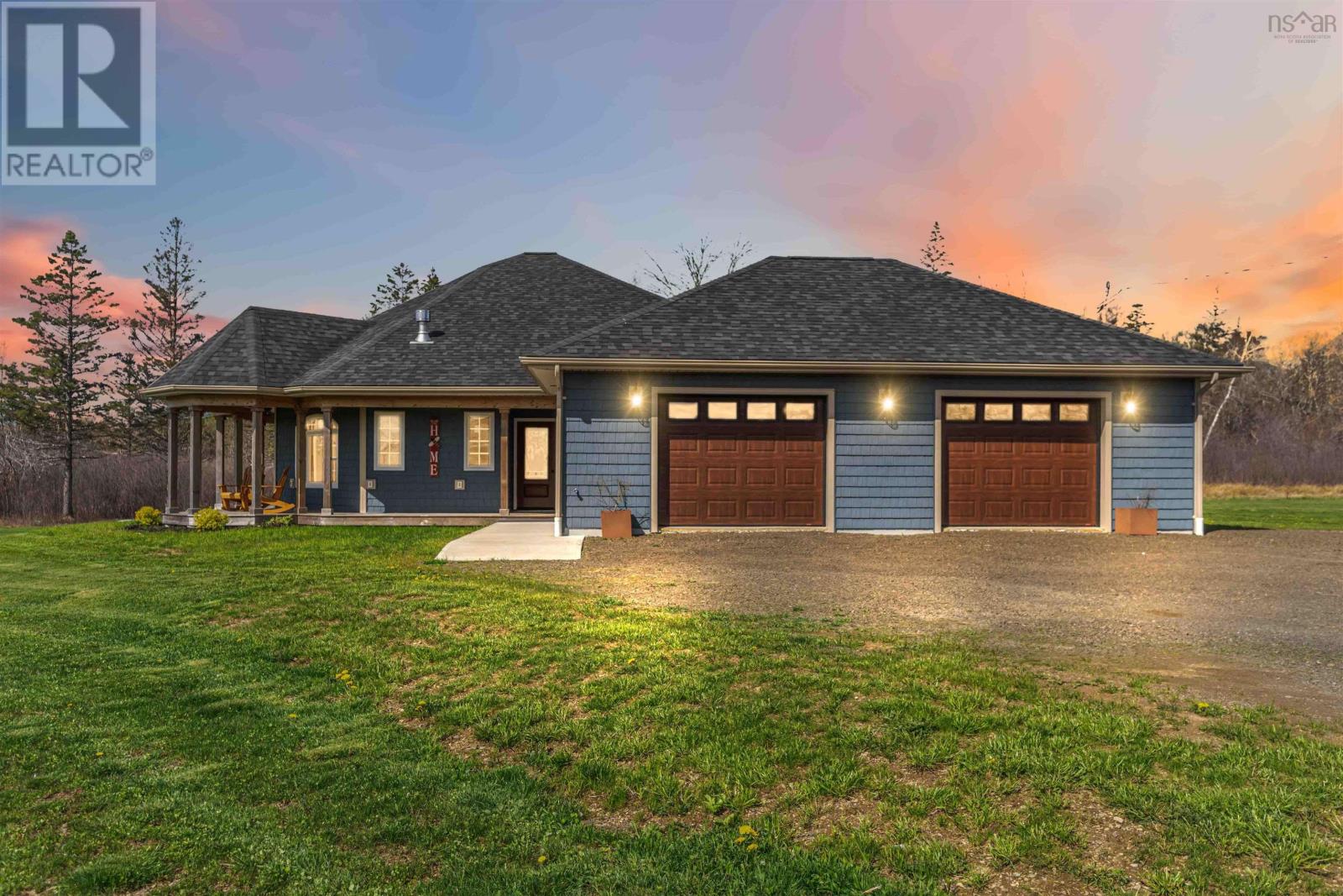 MLS® listing #29738394 for sale located at 1572 Lansdowne Road