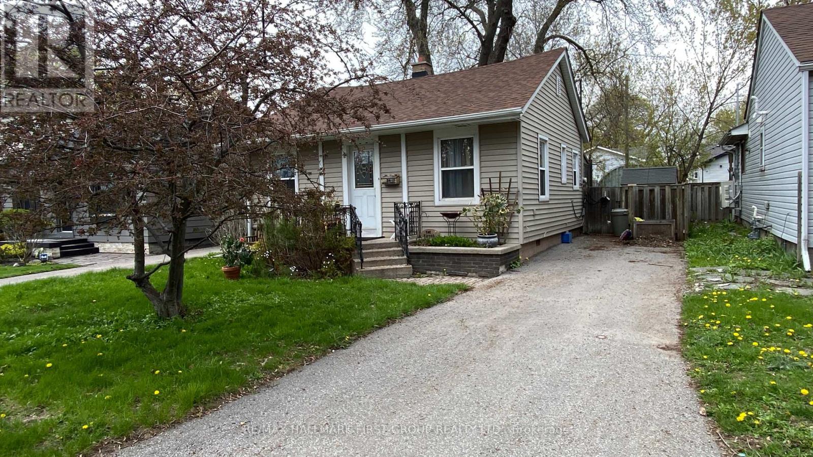 MLS® listing #29738786 for sale located at 24 GEORGE STREET
