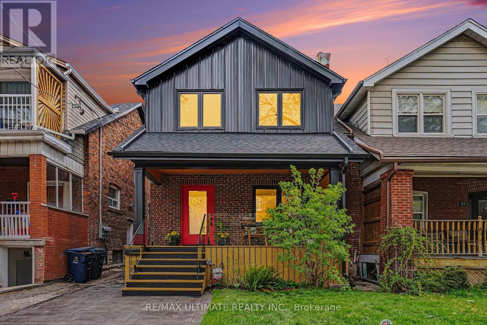 MLS® listing #29739703 for sale located at 89 ALBERTA AVENUE W