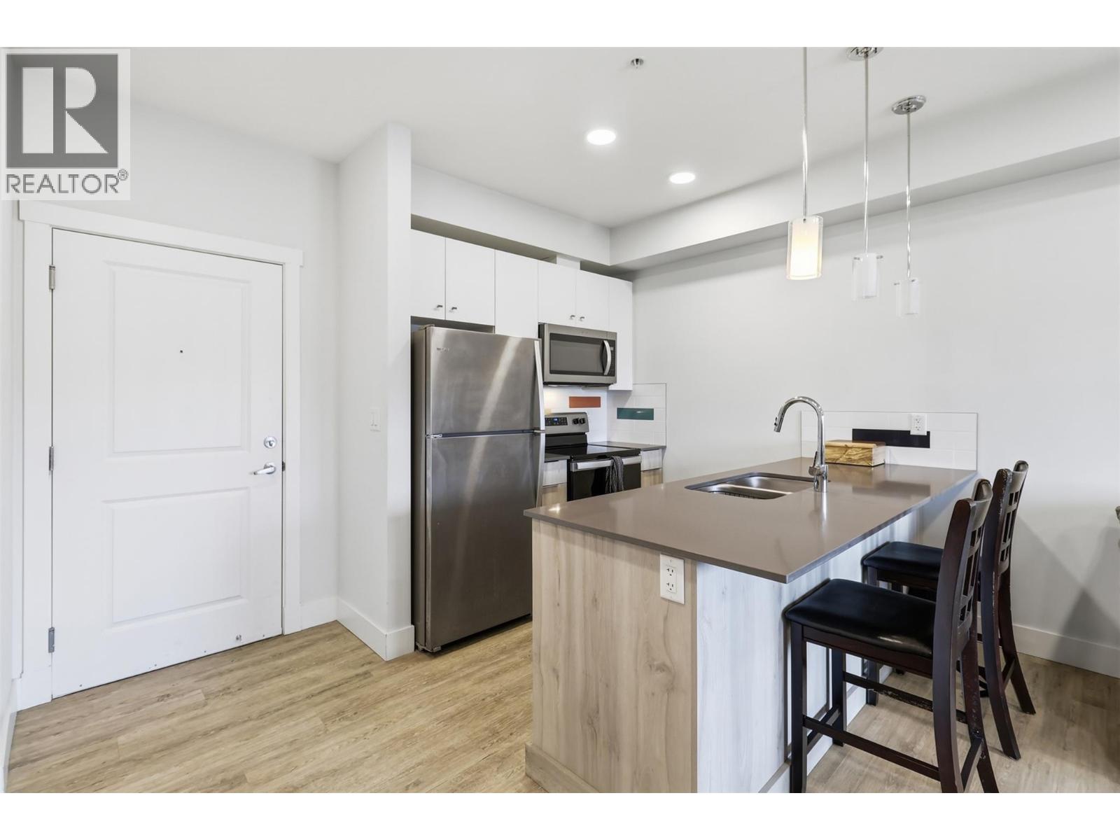 MLS® listing #29741323 for sale located at 107 YEW Street Unit# 301