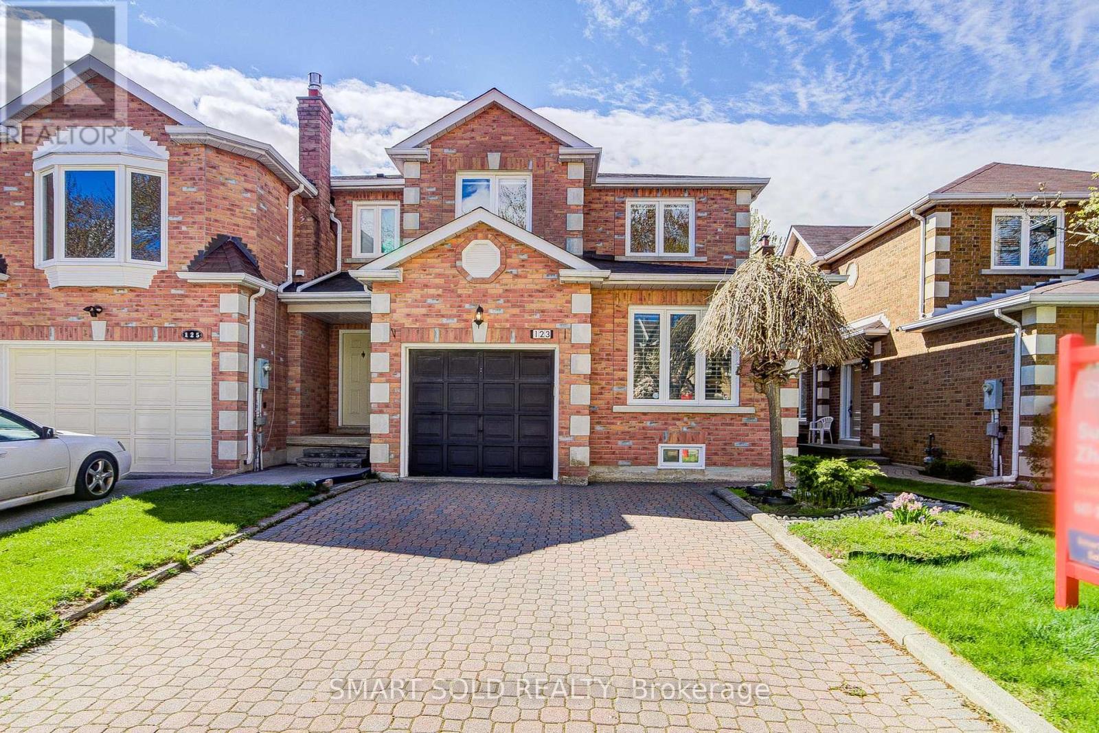 MLS® listing #29743677 for sale located at 123 THORNWAY AVENUE