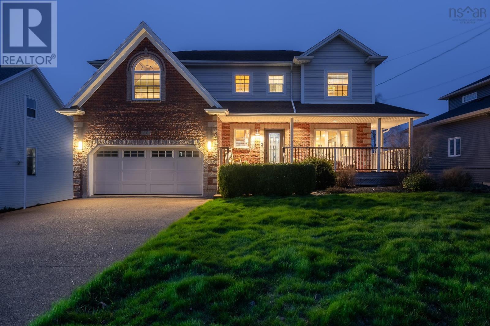 MLS® listing #29743913 for sale located at 60 Lakeridge Crescent