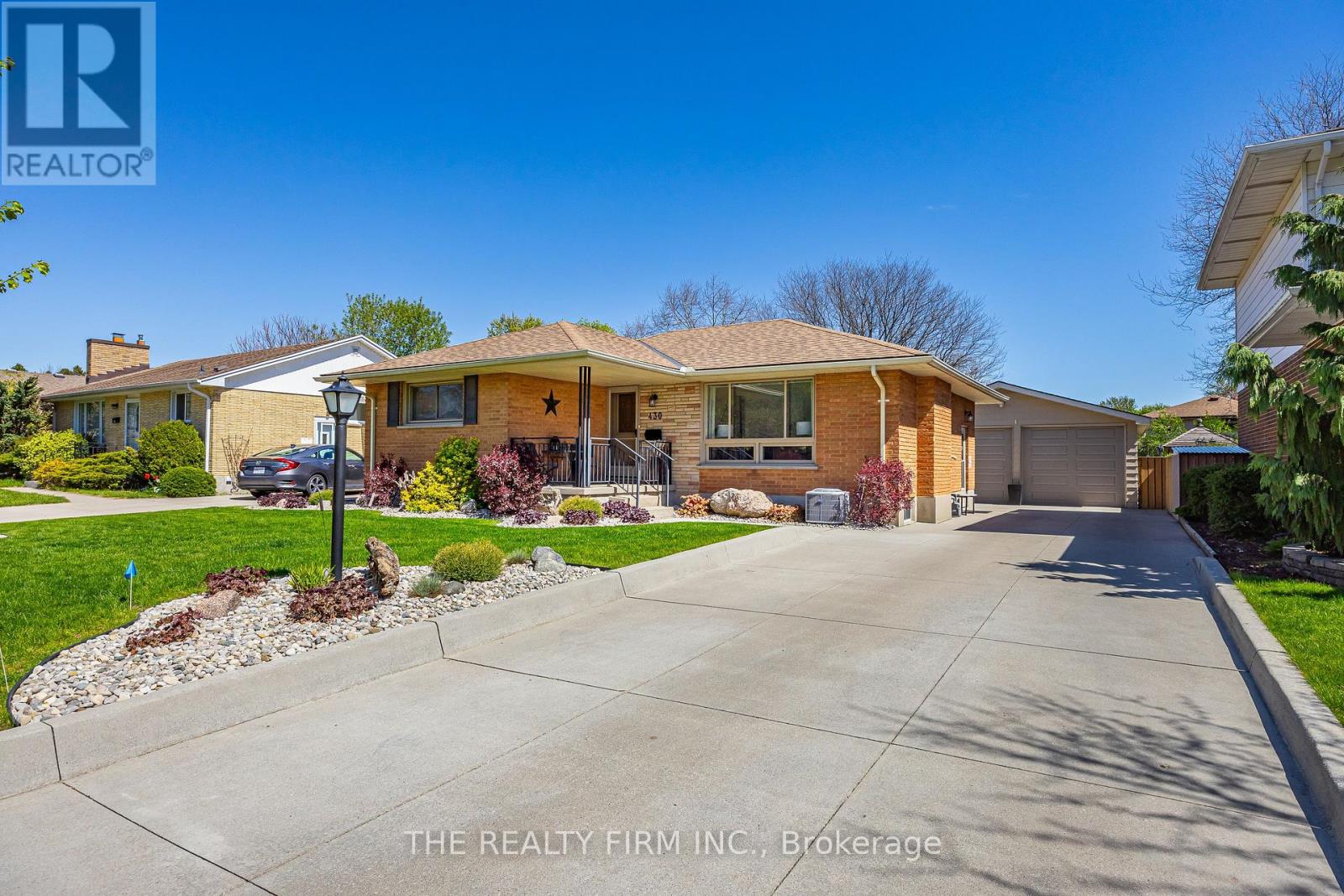 MLS® listing #29744473 for sale located at 430 MAGNOLIA CRESCENT