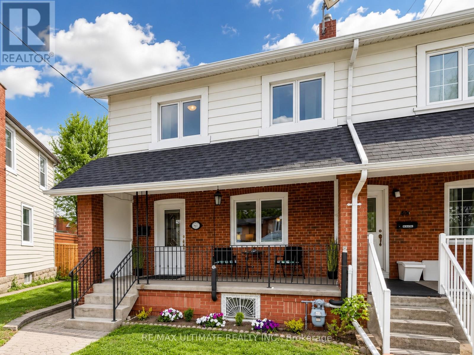 MLS® listing #29744738 for sale located at & LANEWAY HOUSE - 35 BLACKTHORN AVENUE