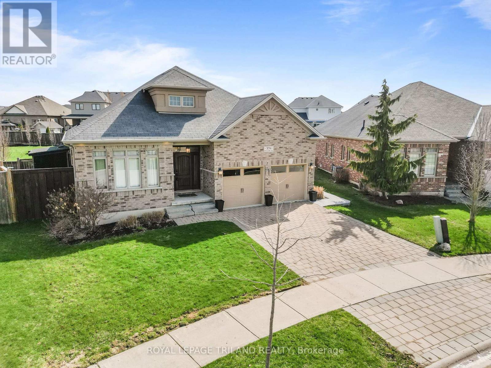 MLS® listing #29744889 for sale located at 3194 PINCOMBE DRIVE