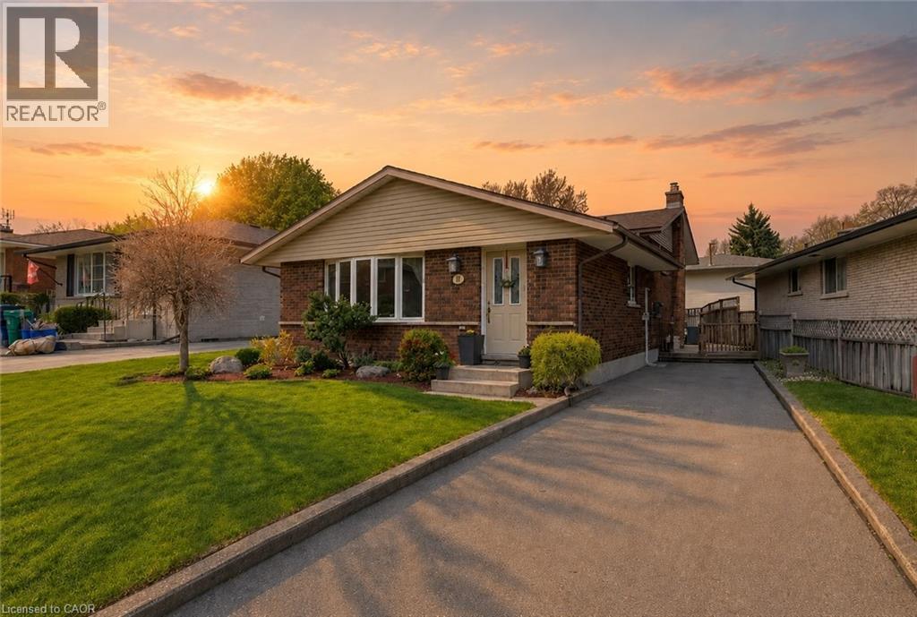 MLS® listing #29746584 for sale located at 10 BOSWORTH Crescent