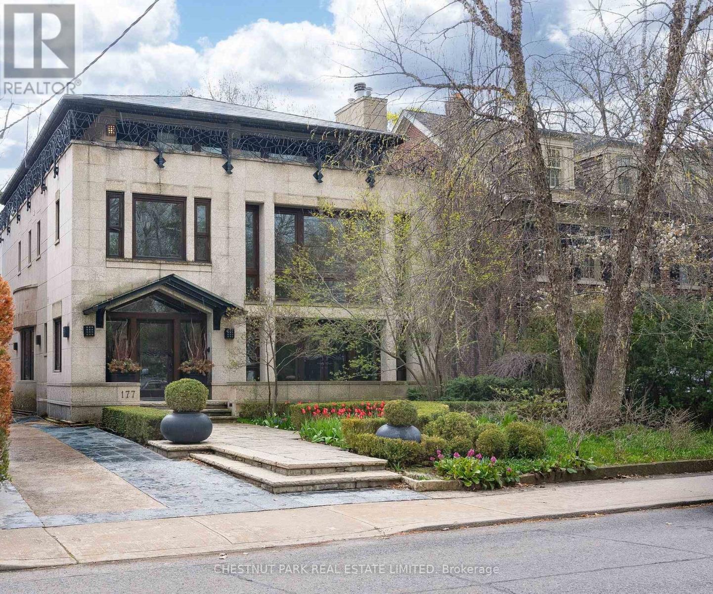 MLS® listing #29747159 for sale located at 177 ROXBOROUGH DRIVE
