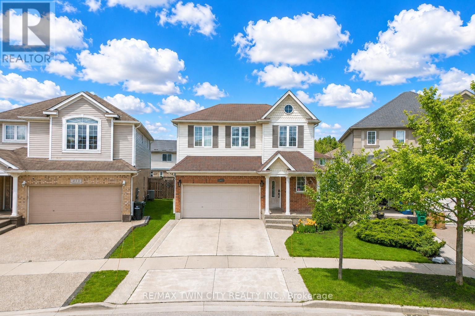 MLS® listing #29748730 for sale located at 437 BEAUMONT CRESCENT