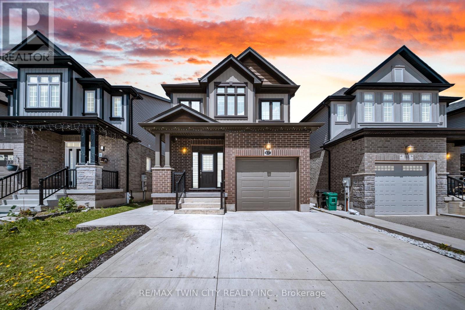 MLS® listing #29750378 for sale located at 107 MONARCH WOODS DRIVE