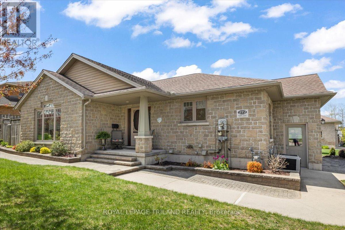 MLS® listing #29750432 for sale located at 272 4TH STREET CRESCENT