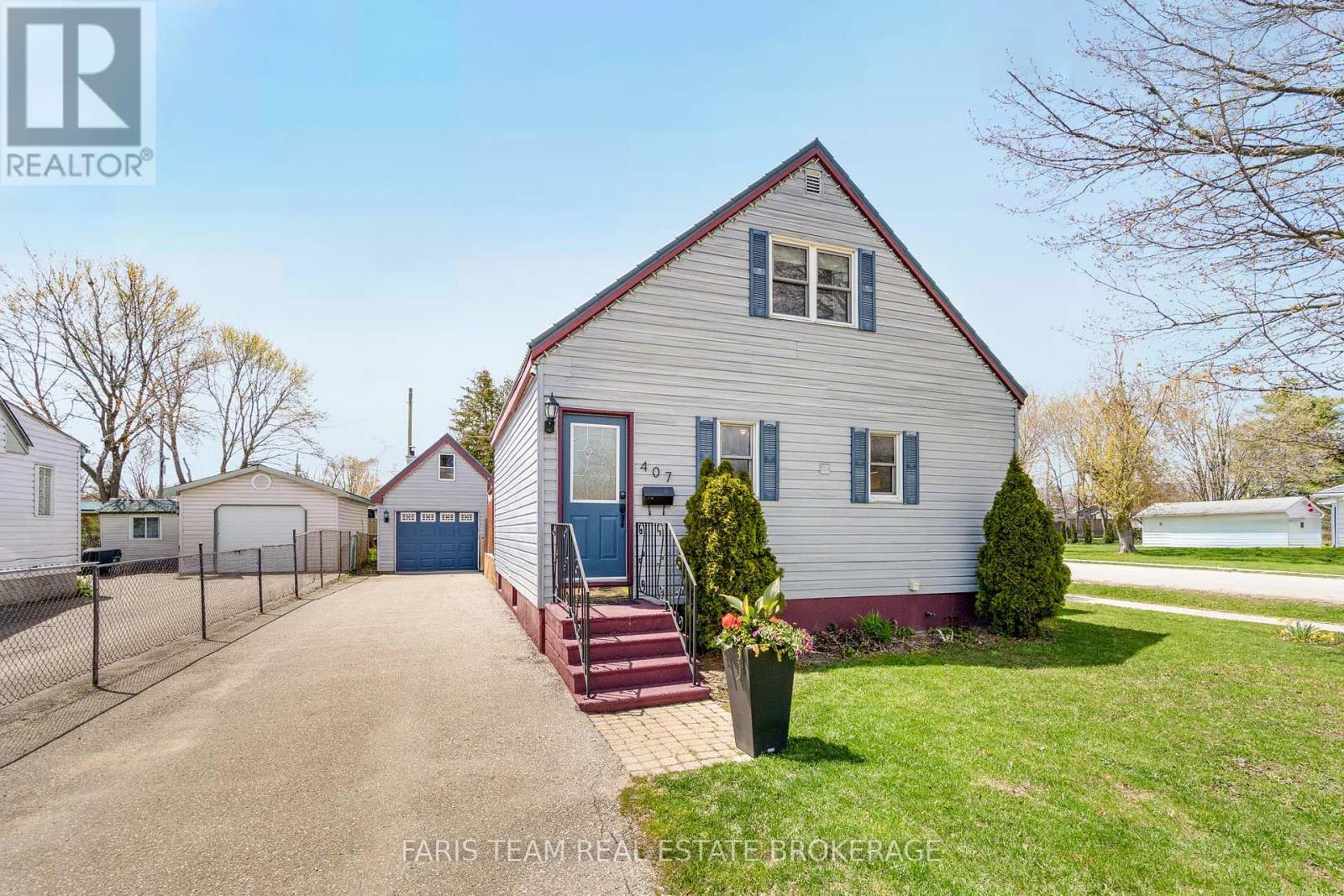 MLS® listing #29750468 for sale located at 407 BAYVIEW PARKWAY